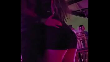 Riproduci Scappo con una ragazza della roulotte della discoteca