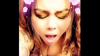 تشغيل نجمة Tiktok تحصل على نائب الرئيس على وجهها ومارس الجنس الخام
