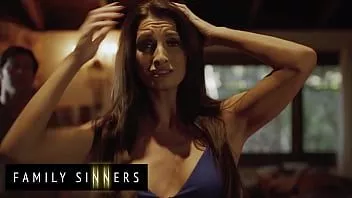 Reproduzir Linda (silvia saige) quer o divórcio de seu marido para foder seu enteado livremente - pecadores da família