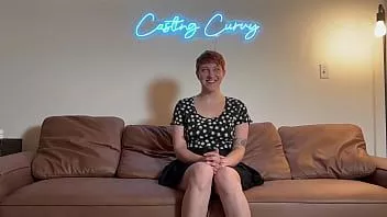 play Casting con curvas: azada de arte de grandes tetas prueba para el porno