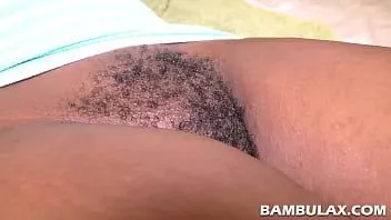Reproducir Coño peludo negro follado y llenado por una gran polla blanca y un semen pegajoso