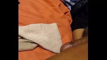 Afspelen Geile kont tiener noten op vuile sok naar oma op skype