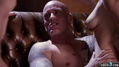 تشغيل الشرطي القذر يذهب إلى البرية مع المراهقة الصغيرة كريستين سكوت ونينا نورث في رباعية خشنة تتميز بحركة القضيب الكبيرة والجنس المحظور في سن المراهقة وأسلوب هزلي مكثف