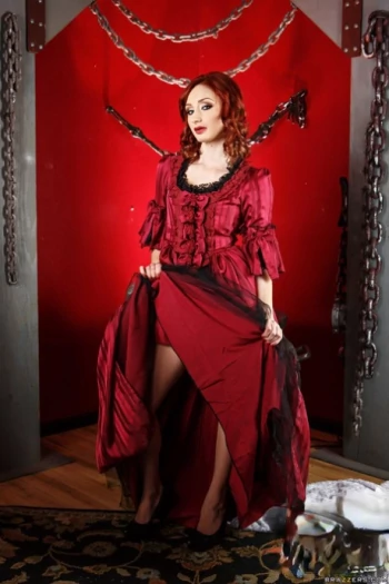 अभिनेता Redhead Witch