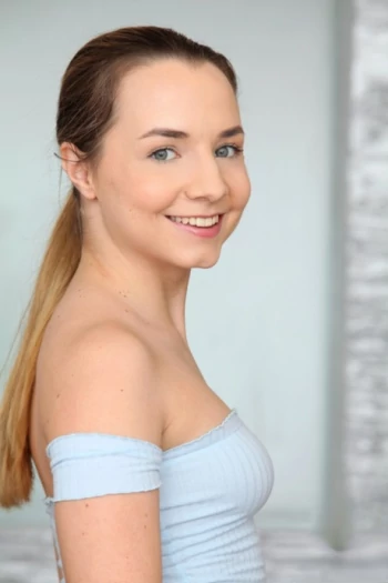 Порнозвезда Mona Blue