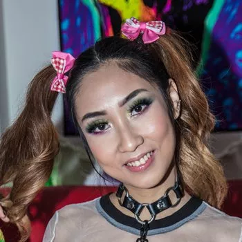 色情明星 Eva Yi