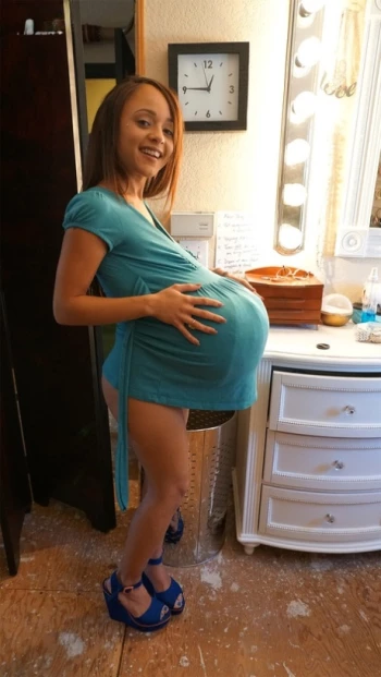 Pornostar Holly Hendrix